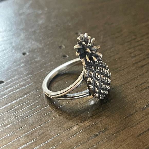 ✨James Avery pineapple retired ring✨ - Picture 2 of 5